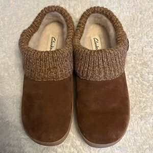 Clarks faux fur lined slipper loafers, worn once.